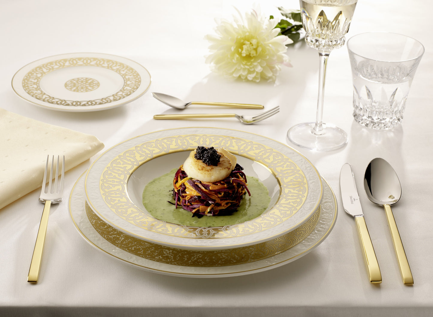 La Classica Stainless Steel Partially Gold Cutlery Set 6 Person On 30 Pieces