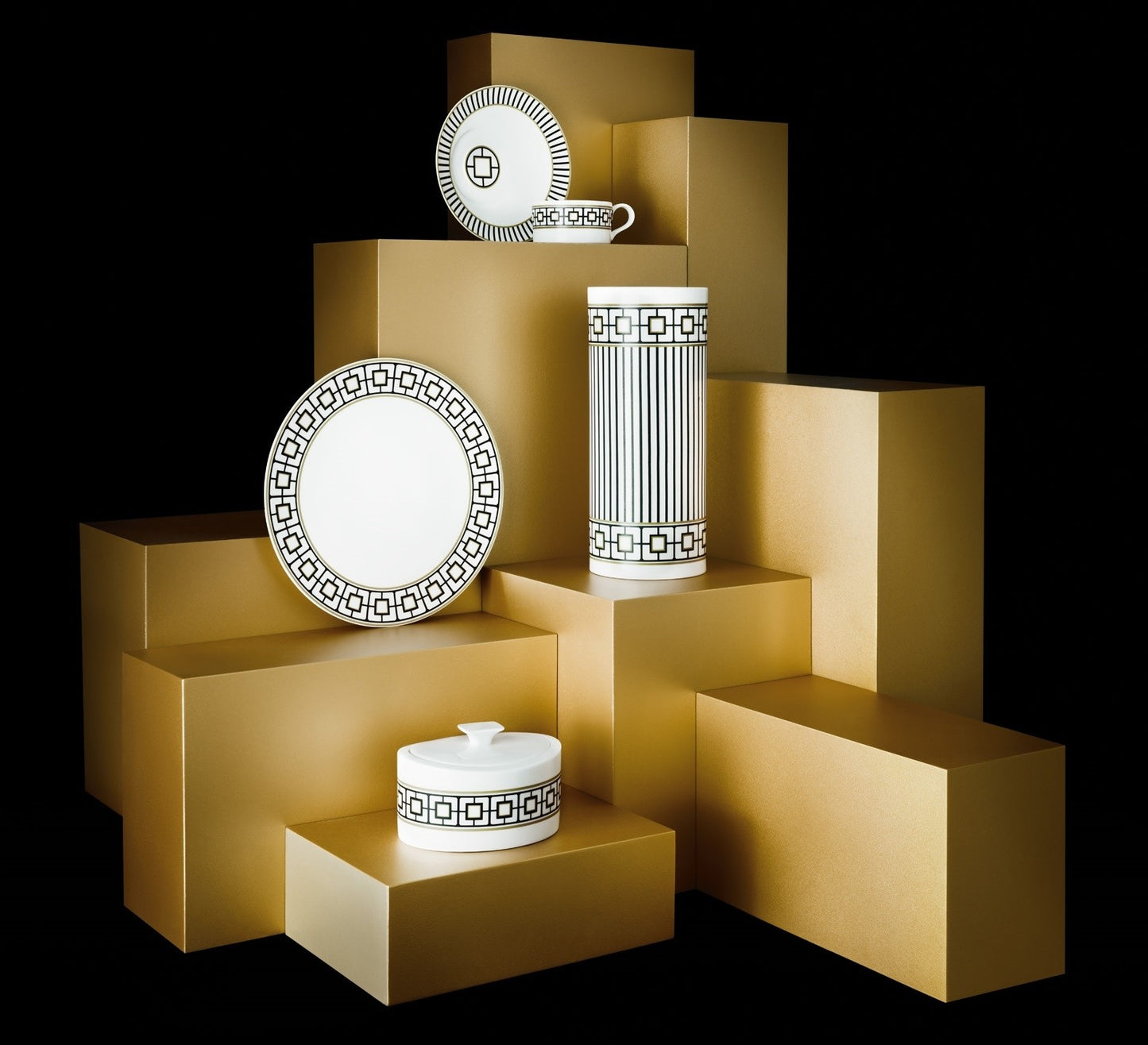MetroChic Gifts porcelain box 0.8L