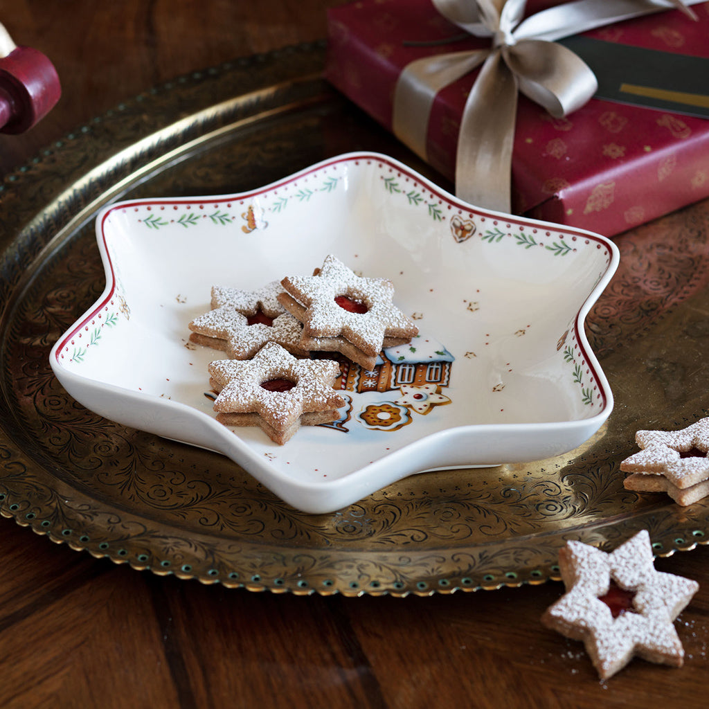 Winter Bakery Delight Star Bowl Medium, Gingerbread Village 24,5cm